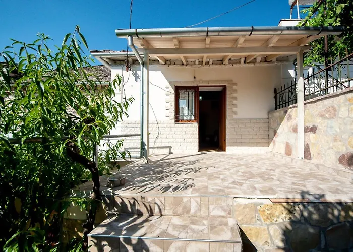 Garden Konukevi Gjirokastër