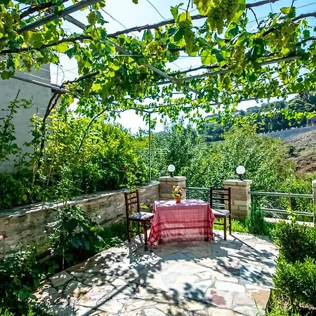 Garden Konukevi Gjirokastër