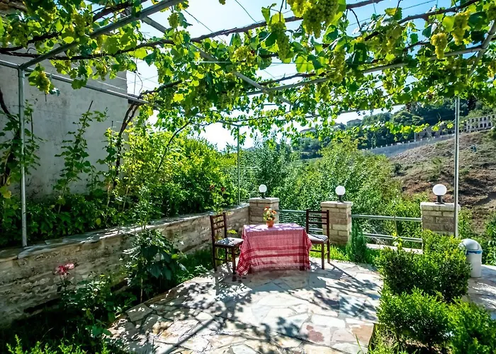 Garden Gæstehus Gjirokastër